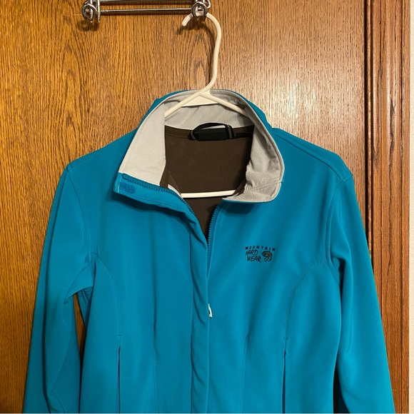 Women’s Small Mountain Hardwear Softshell Jacket - Picture 3 of 15
